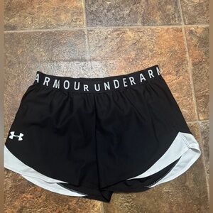 Under Armour loose athletic shorts size medium